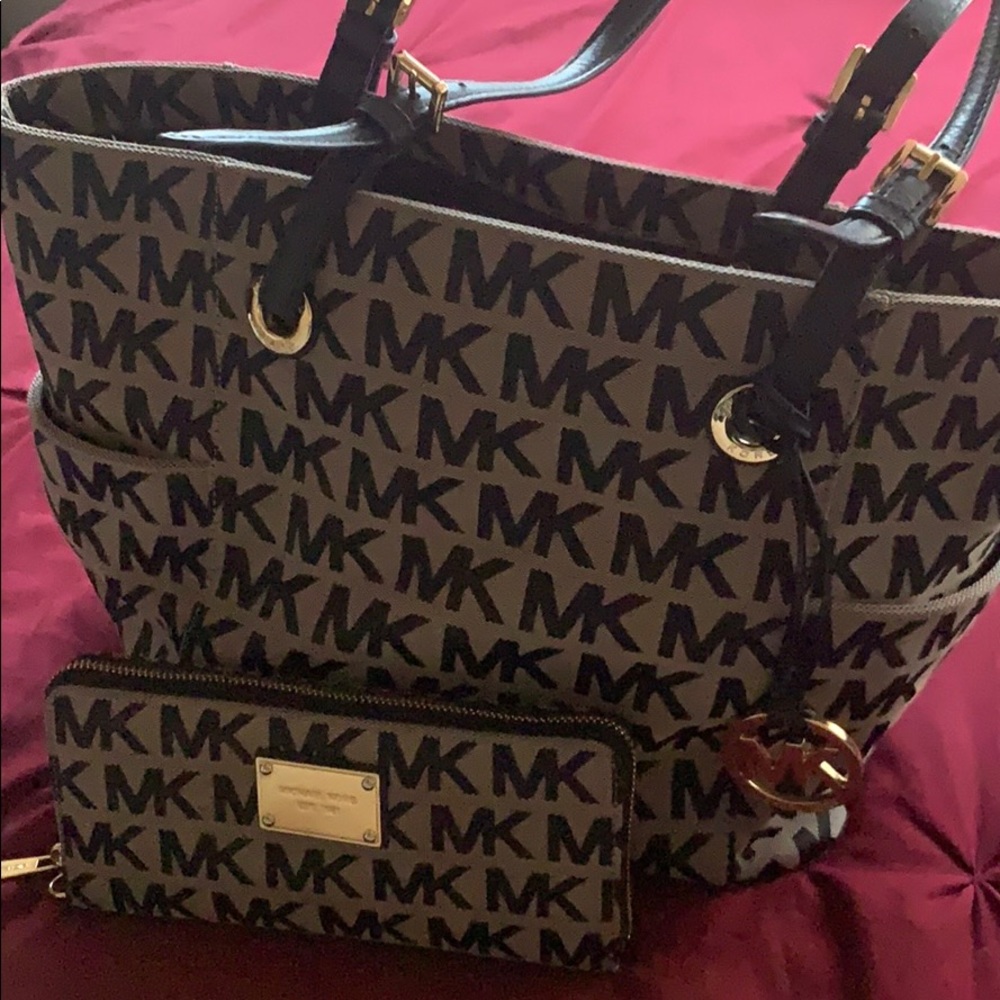 Michael Kors tote with wallet